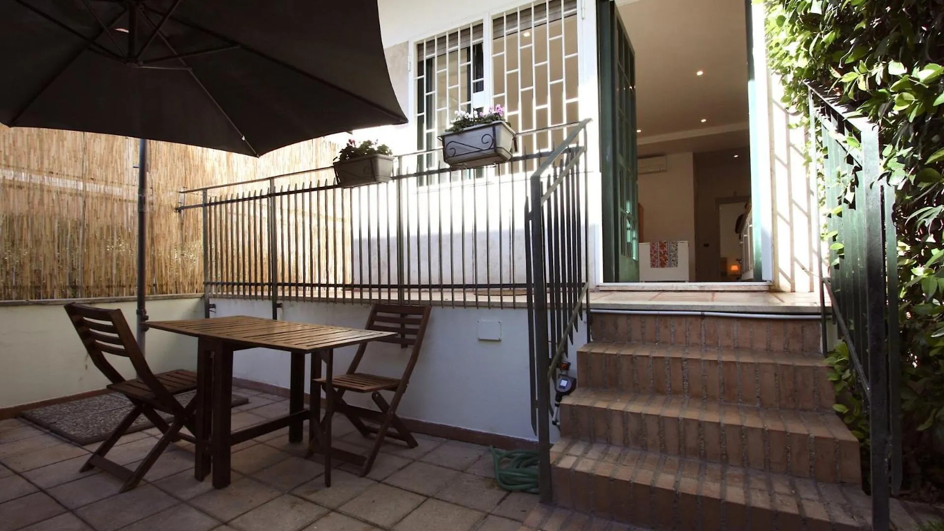 Ponte Milvio Lovely Garden Rome Apartment